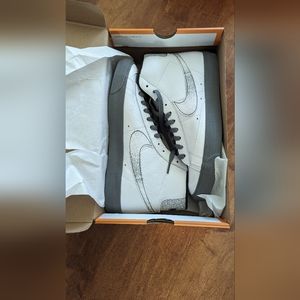 Nike Blazer Mid '77 EMB